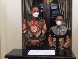 Datang ke Lumajang Plt Tri Adhianto Berikan Bantuan Kemanusiaan