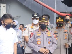 Kapolri dan Menkes Pantau Langsung Vaksinasi di Stadion Patriot Candrabhaga