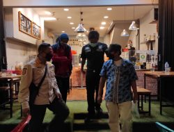 Mantap!!Semalam Satpol PP Tangsel Berhasil Bubarkan Tempat Karaoke dan Panti Pijat