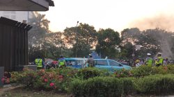 Mahasiswa UKI Demo Bentangkan Spanduk “Dari UKI untuk Rakyat, Prabowo-Gibran Gatal (Gagal total)”